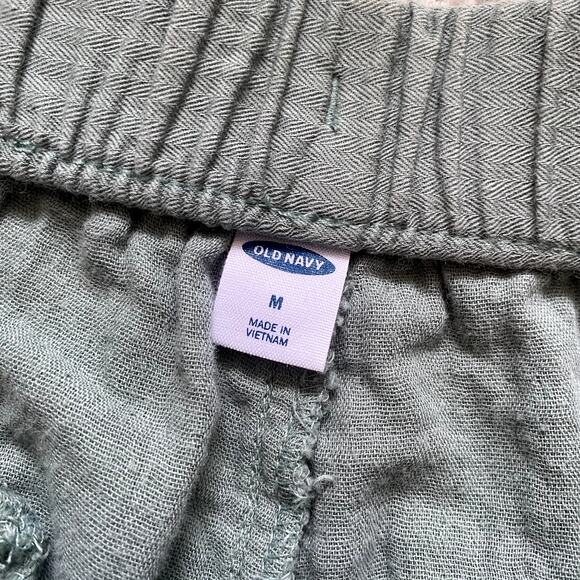 Old Navy green cotton shorts size medium - Picture 2 of 3